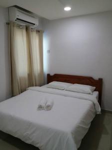 Ліжко або ліжка в номері Pangkor Holiday Home