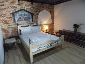 Ένα ή περισσότερα κρεβάτια σε δωμάτιο στο Sunset Suites