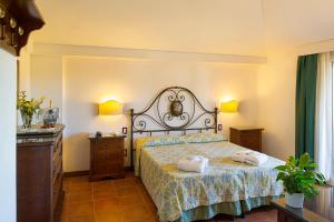 Postel nebo postele na pokoji v ubytování Fattoria La Principina Hotel & Congress