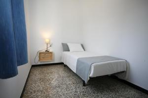 A bed or beds in a room at Lola