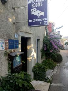 a sign on the side of a building at Apartman i Sobe Čule Cres in Cres