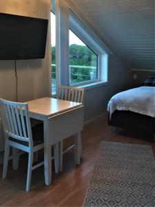 TV a/nebo společenská místnost v ubytování Kabelvåg Panorama