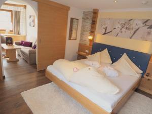 Łóżko lub łóżka w pokoju w obiekcie Beauty & Wellness Hotel Tirolerhof