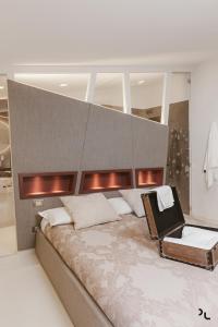 Giường trong phòng chung tại La Residenza del Monaco bianco