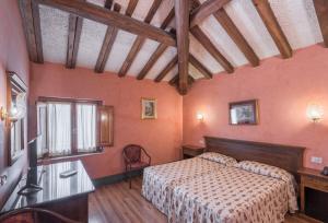 Postel nebo postele na pokoji v ubytování Hotel Minerva Palace