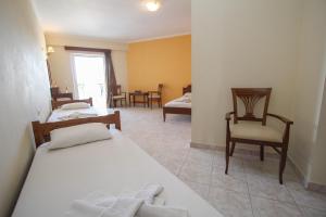 Rúm í herbergi á Aphrodite Hotel