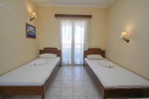 Rúm í herbergi á Aphrodite Hotel
