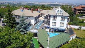 Family Hotel Yagoda88 tesisinin kuş bakışı görünümü