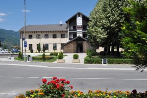 Nespecifikovaný výhled na hory nebo výhled na hory při pohledu z hotelu