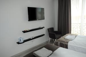 A television and/or entertainment centre at Pruva Prestige Hotel