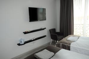 TV a/nebo společenská místnost v ubytování Pruva Prestige Hotel