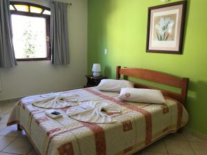 
a bedroom with a bed and a window at Pousada Alentejano I in Ubatuba
