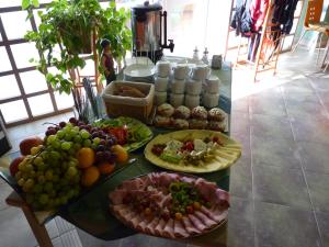 Comida en o cerca de este hotel
