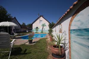 The swimming pool at or close to Pension Elisabeth