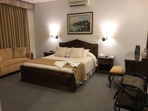 Ένα ή περισσότερα κρεβάτια σε δωμάτιο στο El Gran Hotel de Pereira