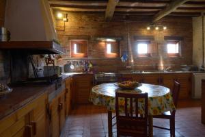Kuchyň nebo kuchyňský kout v ubytování Agriturismo Borgo Del Papa
