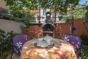 Vonkajšia záhrada v ubytovaní Apartments in Trogir