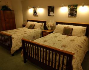 Cedar Wood Lodge Bed & Breakfast Inn