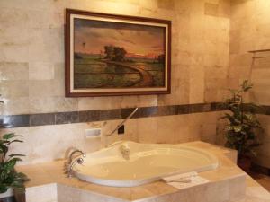 Kopalnica v nastanitvi Puri Asri Hotel & Resort