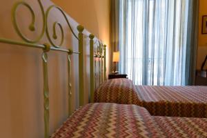 Ένα ή περισσότερα κρεβάτια σε δωμάτιο στο Hotel Mergellina