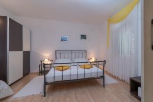 Posteľ alebo postele v izbe v ubytovaní Apartments in Trogir
