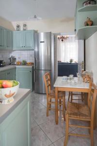 Cucina o angolo cottura di Unique Flat with Sea View at Edem Beach - A Seafront Property by Athenian Homes