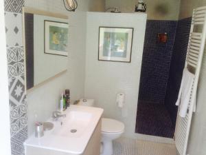 a bathroom with a sink and a toilet and a shower at Rose-INN appartement in Orange