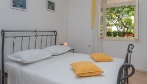 Кровать или кровати в номере Apartments in Trogir