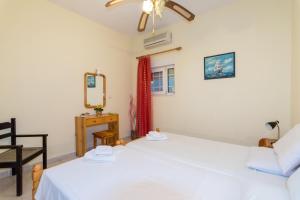 Ένα ή περισσότερα κρεβάτια σε δωμάτιο στο Ikaros Villa