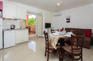 Kuchyň nebo kuchyňský kout v ubytování Apartment Krželj