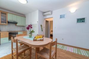 Kuchyňa alebo kuchynka v ubytovaní Apartments in Trogir