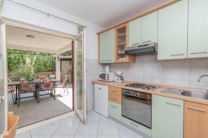 Kuchyňa alebo kuchynka v ubytovaní Apartments in Trogir