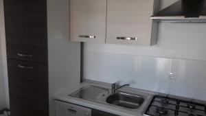 Kuchyň nebo kuchyňský kout v ubytování Apartman Marco