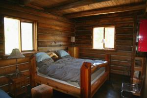 LDR Lodge - Last Dollar Ranch tesisinde bir odada yatak veya yataklar
