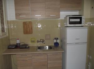 Kuchyňa alebo kuchynka v ubytovaní Sfiggos 54 Guest House