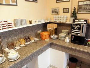 A cozinha ou kitchenette de Familie Zuser Hotel Garni