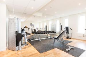 Fitness centrum a/nebo fitness zařízení v ubytování Motel L Stockholm Älvsjö