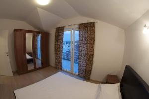 Postel nebo postele na pokoji v ubytování Apartments Leut
