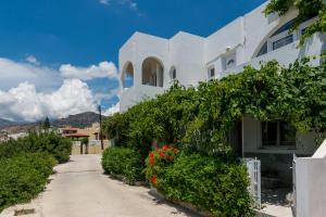 Gallery image of Ikaros Villa in Makry Gialos