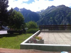 Uma vista geral da montanha ou uma vista da montanha a partir do apartamento