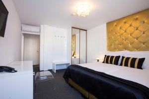Postel nebo postele na pokoji v ubytování B Gold Luxury rooms B&B