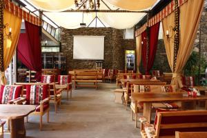 Khu vực ghế ngồi tại Diana Hotel