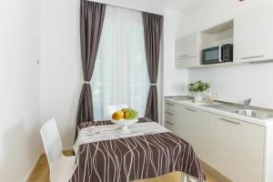 Kuchyň nebo kuchyňský kout v ubytování Hotel Houston Suites