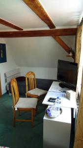 a living room with a table and two chairs at Alb Hotel Schalksburg in Albstadt