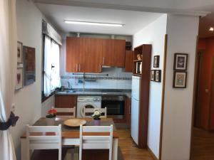 Dapur atau dapur kecil di APARTAMENTO HORREO - Emilio Laria +6 gambar
