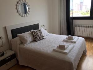 Łóżko lub łóżka w pokoju w obiekcie Alojamiento La Rosaleda