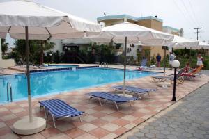 Bazén v ubytování Evilion hotel nebo v jeho okolí