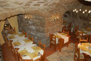 Un restaurante o sitio para comer en Affittacamere La Magica Torre