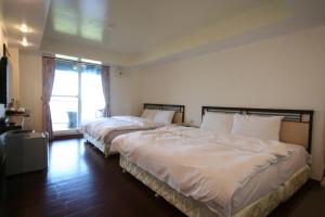Postel nebo postele na pokoji v ubytování Cingjing Four Seasons B&B