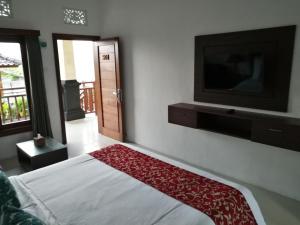 Postel nebo postele na pokoji v ubytování Dikubu Belong Seminyak